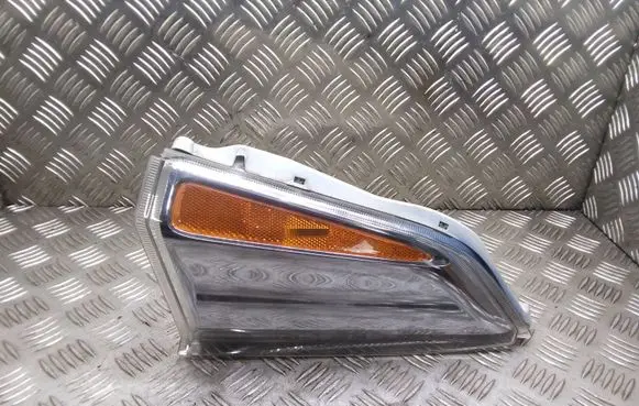 Nissan Leaf I (ZE0) Front indicator light