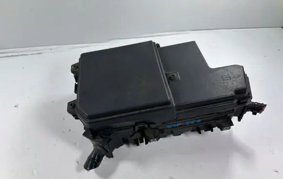 Renault Espace V (RFC) Relay mounting block 284B51057RMM
