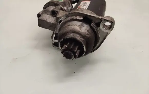 Volkswagen Golf IV Starter motor S0025