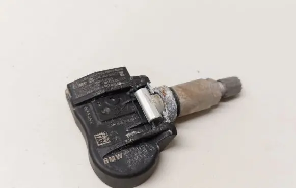 BMW 3 F30 F35 F31 Tire pressure sensor 70735510