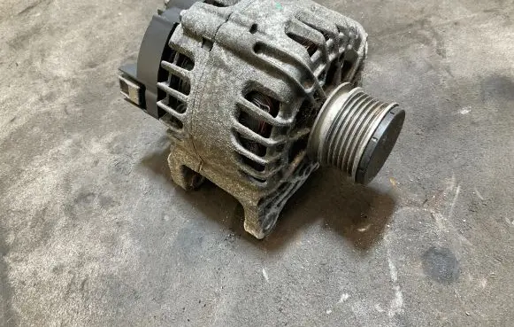 Renault Captur Generator/alternator 231007865R 2612718A 2113112839
