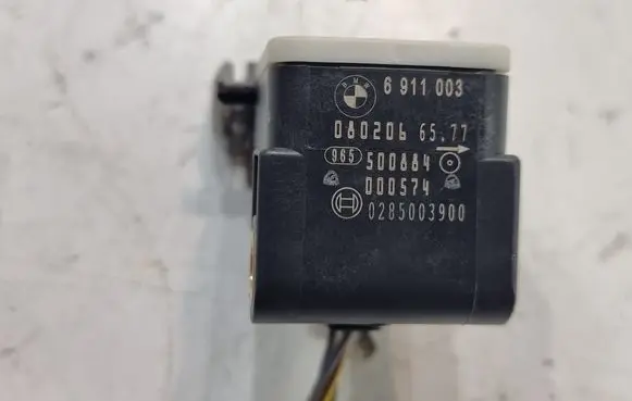 BMW X3 E83 Airbag deployment crash/impact sensor 0285003900 8911003