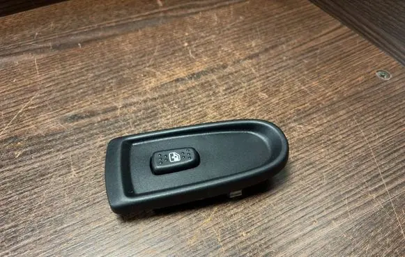 Iveco Daily 3rd gen Electric window control switch 69500479