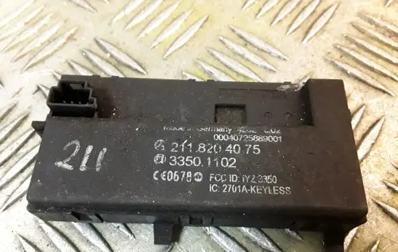 Mercedes-Benz E W211 Keyless system antenna 2118204075 A2118204075