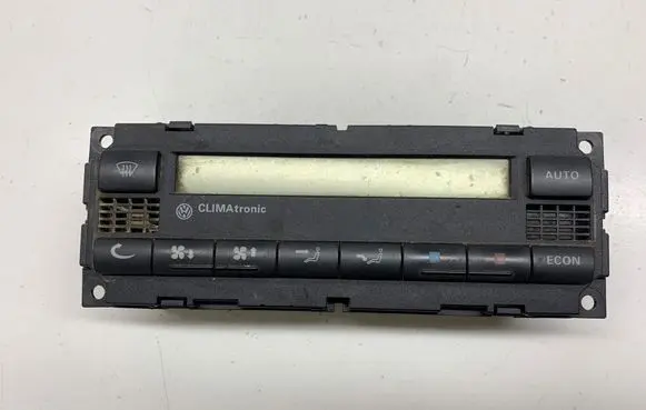 Volkswagen PASSAT B5.5 Climate control unit