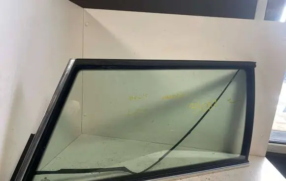 Volkswagen PASSAT B5.5 Rear side window 43R00048 DOT24AS2G68