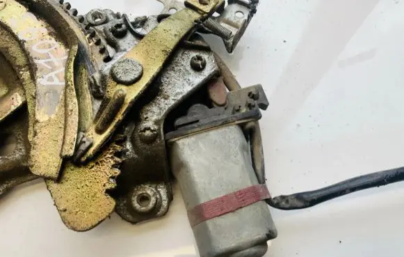 Toyota Previa (XR30, XR40) II Rear door window regulator motor 8572028070 85720-28070