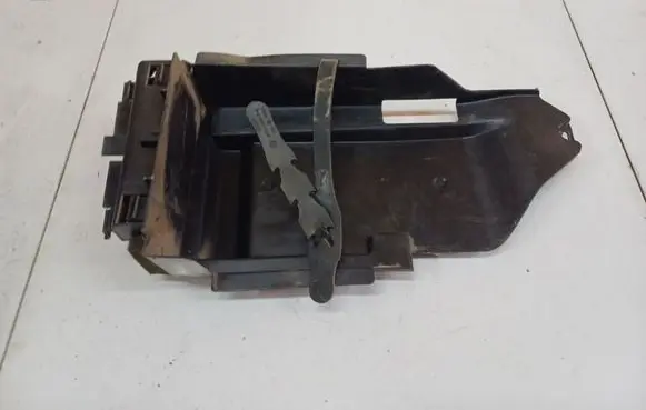 Volkswagen PASSAT B5 Battery box tray 3B9867706