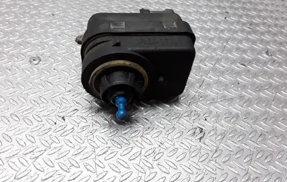 Headlight level adjustment motor