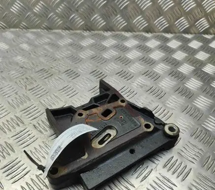 Opel Insignia A Generator/alternator bracket 332253673 55577601