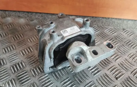 Volkswagen PASSAT B7 Engine mount bracket 1K0199262CB00