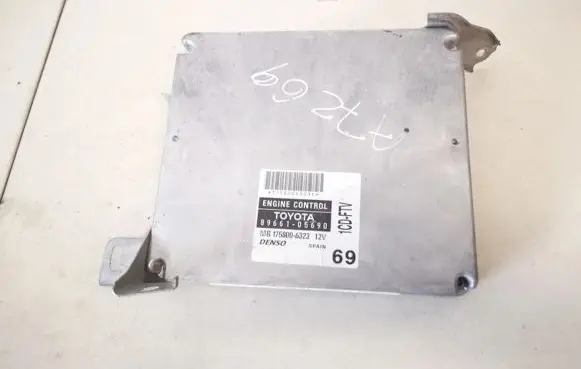 Toyota Avensis T250 Engine control unit/module 8966105690 89661-05690