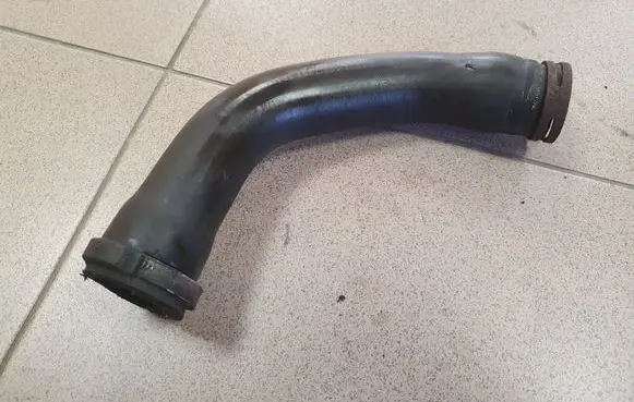 Mercedes-Benz Vito Viano W639 Engine coolant pipe/hose A6395017882