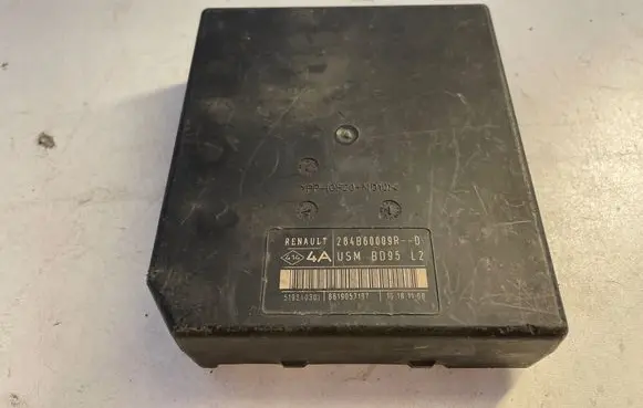 Renault Megane III Fuse module 284B60009R 8619057107
