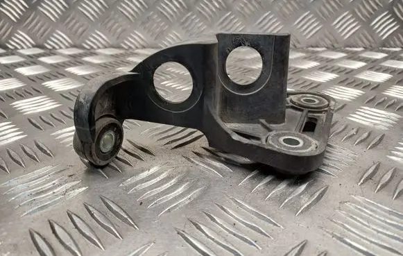 Volkswagen PASSAT B6 Gear shift cable bracket 1K0711789J