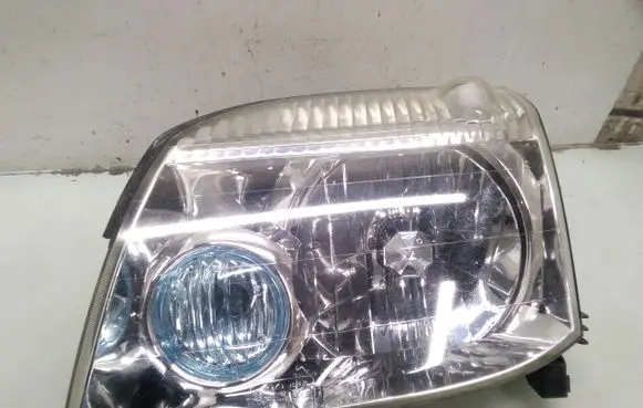 Nissan X-Trail T30 Headlight/headlamp