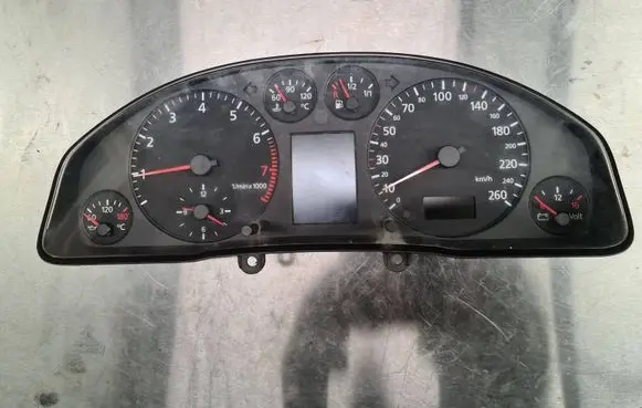 Audi A6 S6 C5 4B Speedometer (instrument cluster) 4B0919881AX 110208890017