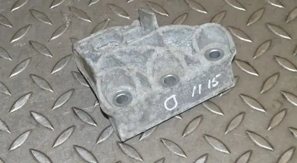 Mini Cooper Countryman R60 Engine mounting bracket 6788664