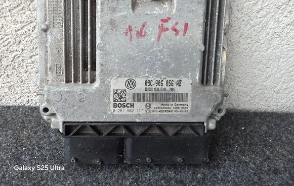 Volkswagen Golf V Engine control unit/module 03C906056AB