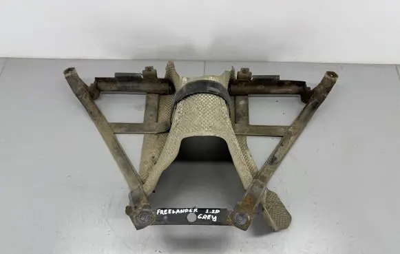 Land Rover Freelander 2 - LR2 Fuel tank mounting bracket 