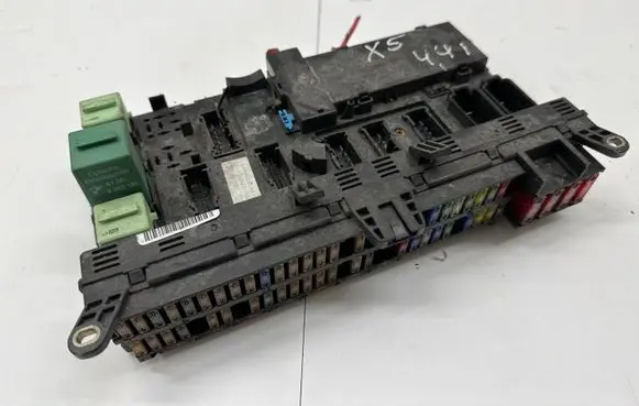 BMW X5 E53 Fuse module 8757000