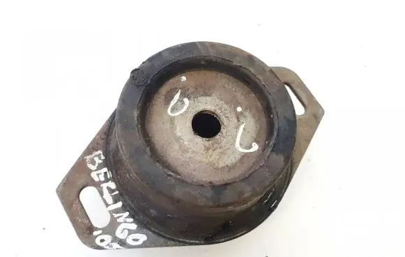 Citroen Berlingo Engine mount bracket