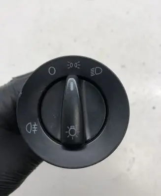 Volkswagen Golf IV Light switch 1C0941531