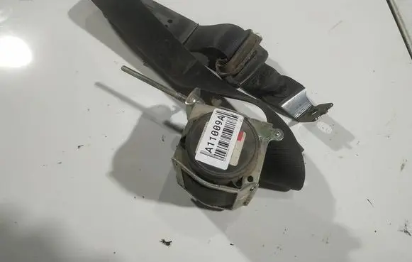 Opel Zafira B Rear seatbelt 