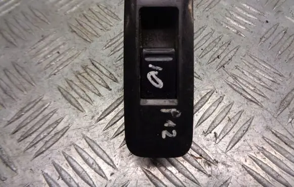 Nissan Primera Quarter vent window switch 25411AV600