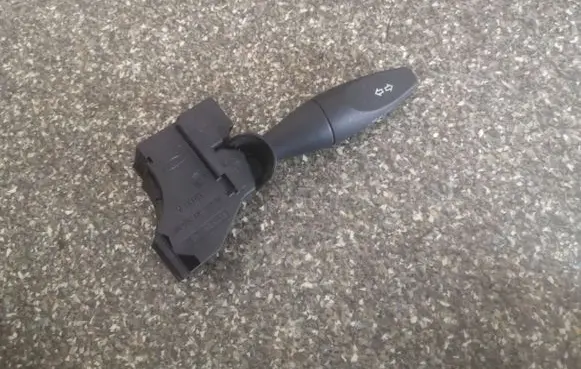 Ford Focus Indicator stalk 98AG13335AG