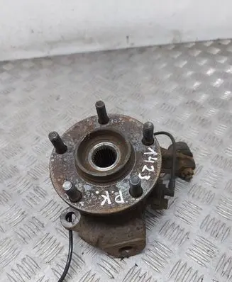 Nissan Almera Tino Front wheel hub