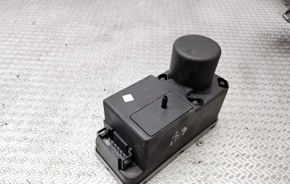 Volkswagen Golf III Central locking vacuum pump 1H0962257
