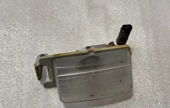 Nissan Juke I F15 Number plate light I090037