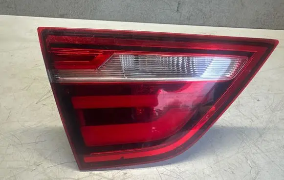 Tailgate rear/tail lights