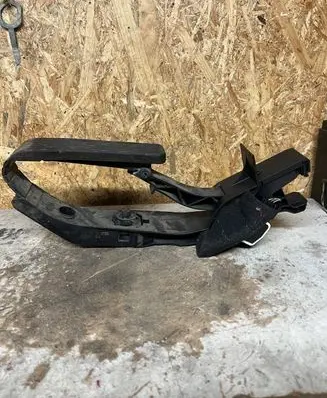 Mercedes-Benz E W211 Accelerator throttle pedal A2113000404
