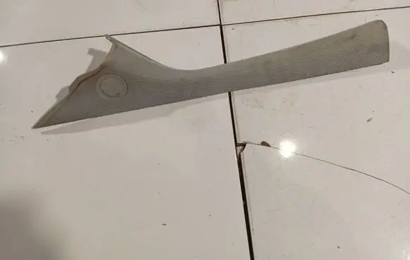 Mercedes-Benz A W169 (C) pillar trim A1696901725