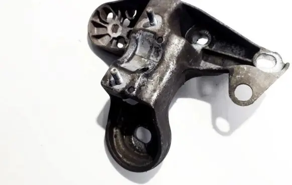Audi A4 S4 B5 8D Engine mounting bracket 8d0199351g