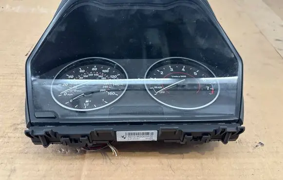 BMW 1 F20 F21 Speedometer (instrument cluster) 17649411 24743491 2624231