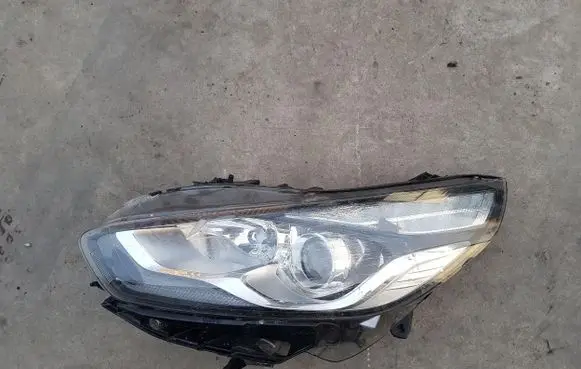 Ford C-MAX II Headlight/headlamp