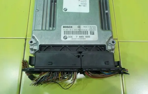 BMW X3 E83 Engine control unit/module 7811861 ZP89