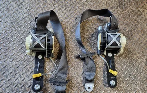 Cadillac Escalade Front seatbelt