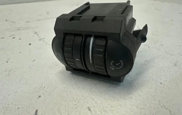 Volkswagen Golf V Headlight level height control switch 1K0941333