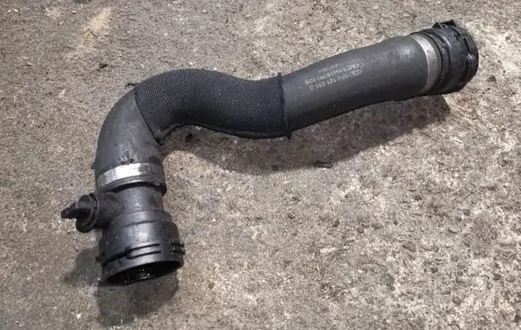 Audi Q5 SQ5 Engine coolant pipe/hose 8R0121055B