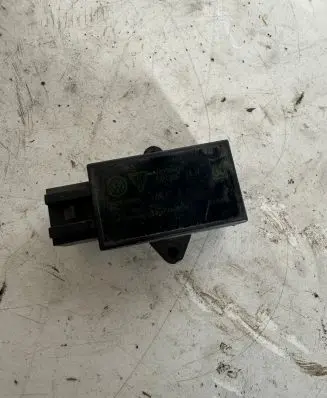 Volkswagen Touareg I Seat heating relay 7L0959772