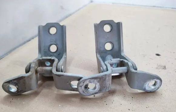 Hyundai Santa Fe Front door upper hinge