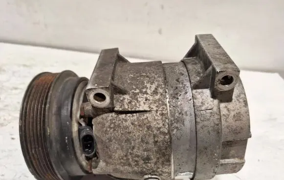 Renault Megane I Air conditioning (A/C) compressor (pump) 7700103536