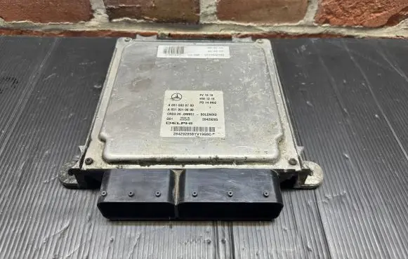 Mercedes-Benz Sprinter W906 Engine control unit/module A6519000700 A6519010600