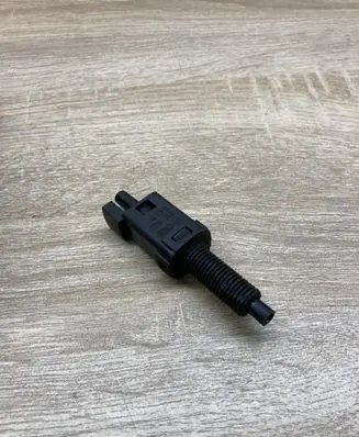 Volkswagen PASSAT B5 Brake pedal sensor switch 811907343B
