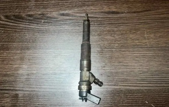 BMW 5 E60 E61 Fuel injector L7794435 0445110209