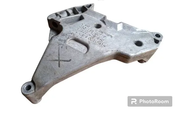 Engine mounting bracket